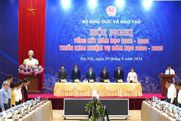 Thủ tướng Phạm Minh Chính: Lấy học sinh, sinh viên làm trung tâm, nhà trường là bệ đỡ