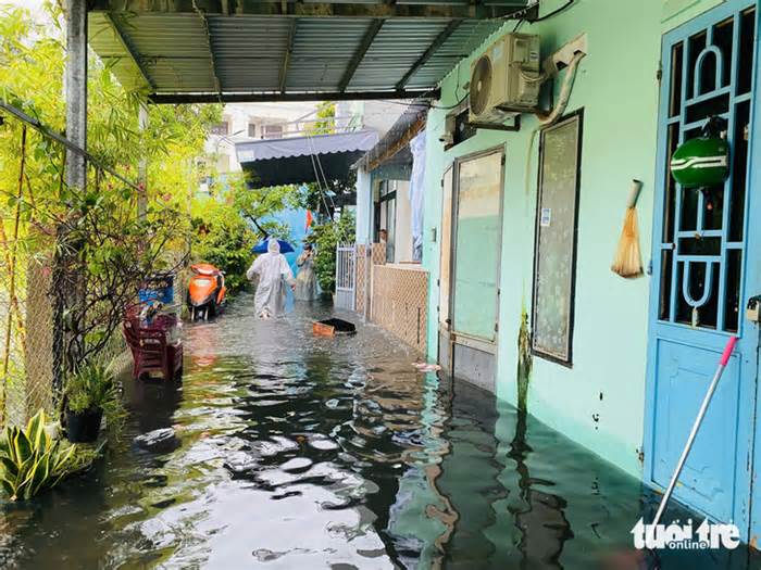 Đà Nẵng mới mưa, hàng chục hộ dân đã bị ngập