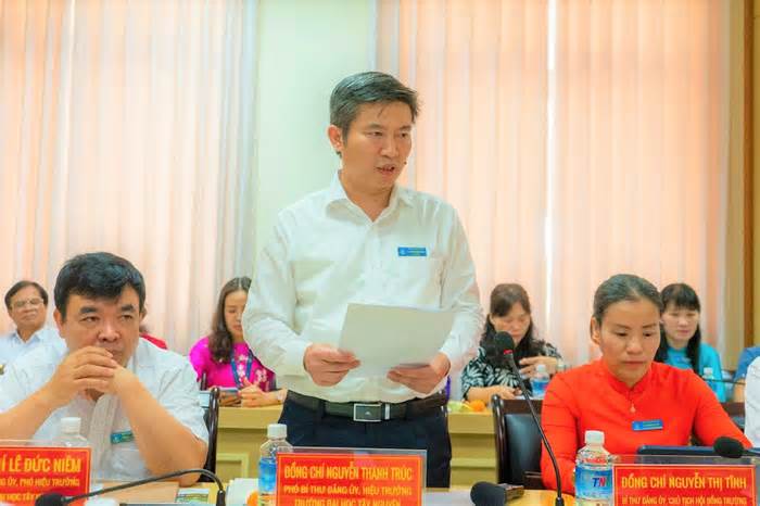 Bộ trưởng Nguyễn Kim Sơn làm việc với nhiều trường đại học ở Đắk Lắk
