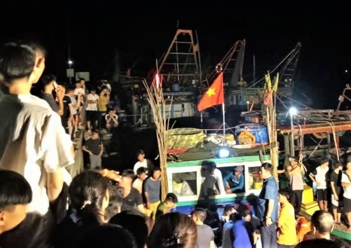 Hà Tĩnh: Chìm thuyền câu mực khiến 1 người chết