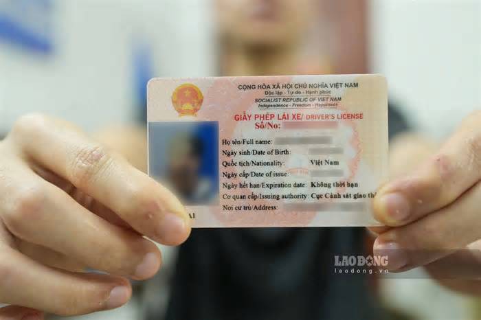 Nhận được giấy phép lái xe bản cứng sau 6 ngày đỗ sát hạch