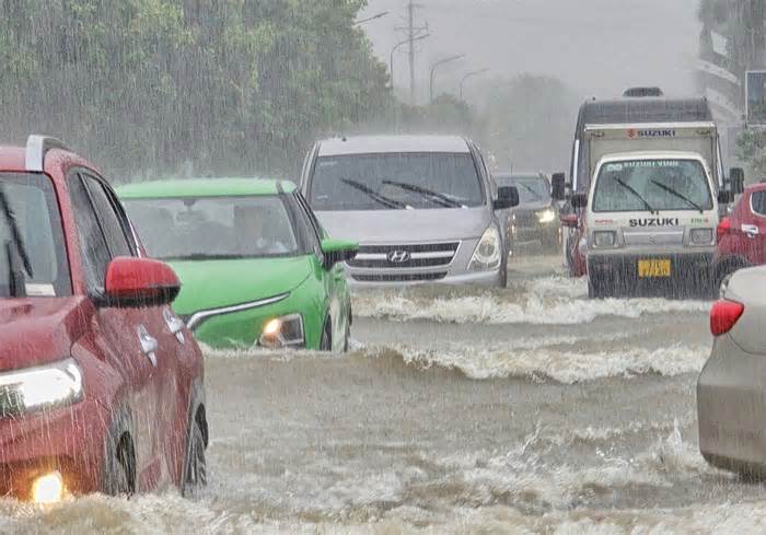 Thành phố Vinh ngập sau mưa lớn