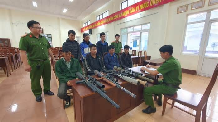 Mang súng tự chế và 560 viên đạn đi săn, 7 xạ thủ bị bắt