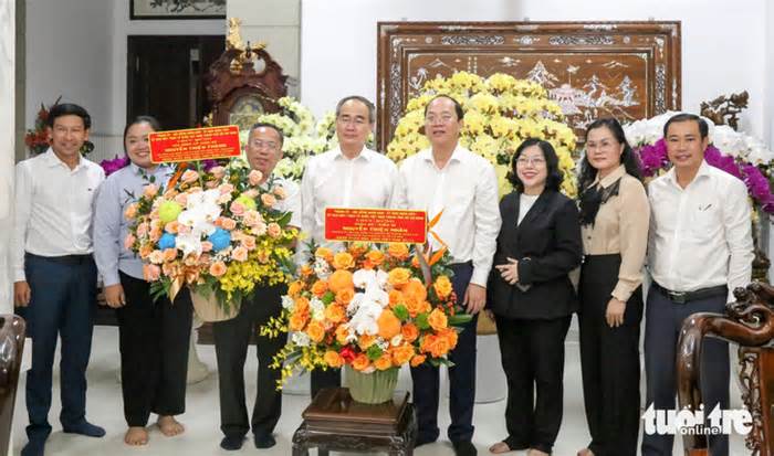 Lãnh đạo TP.HCM thăm gia đình cố GS.TS Nguyễn Thiện Thành