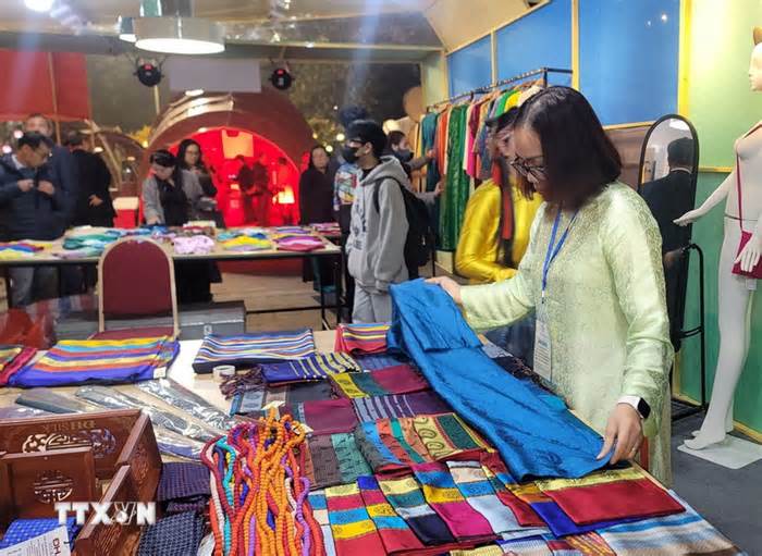 Phê duyệt quy hoạch bảo tồn, phát triển làng nghề dệt lụa truyền thống Vạn Phúc