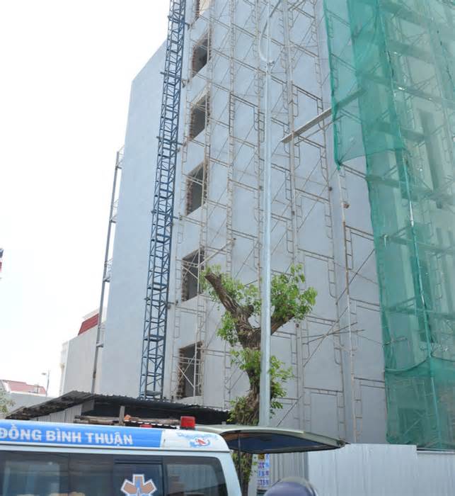3 công nhân ở Phan Thiết chết tại chỗ nghi do đứt cáp thang