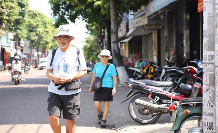 Khó xử lý tình trạng lấn chiếm vỉa hè ở Quy Nhơn