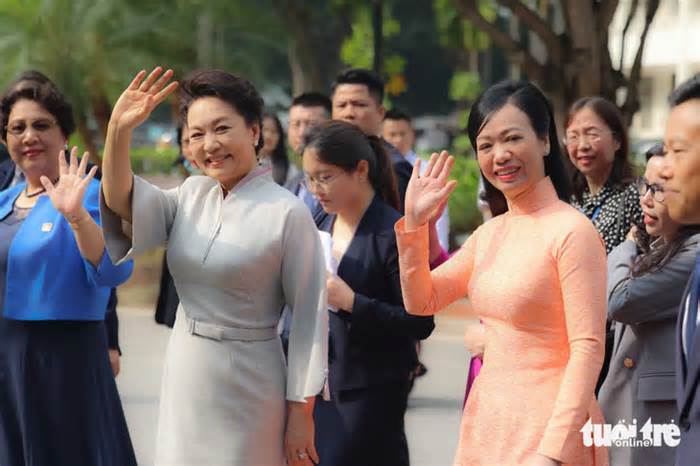 Hai phu nhân Chủ tịch nước Việt Nam, Trung Quốc giao lưu với sinh viên Đại học Quốc gia Hà Nội