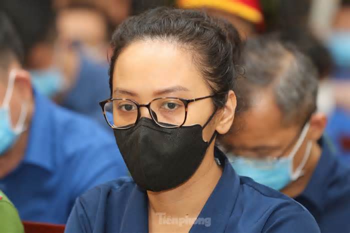 Trương Huệ Vân nói về ‘mẹ’ Trương Mỹ Lan trước tòa; Cháy 200 xe tang vật trong trụ sở công an