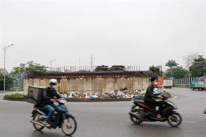 Cầu vượt trên tuyến đường nghìn tỉ ở Hà Nội nằm bất động suốt 3 năm