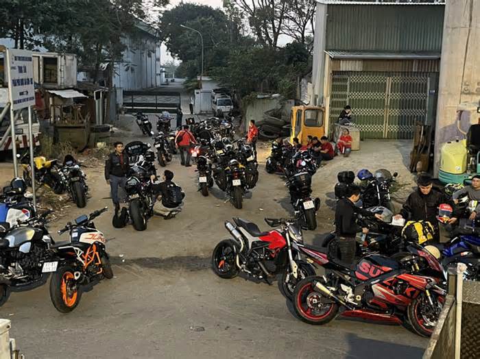 Cả trăm xe 'đại hội mô tô khủng' lao vào đường cấm bị chặn bắt