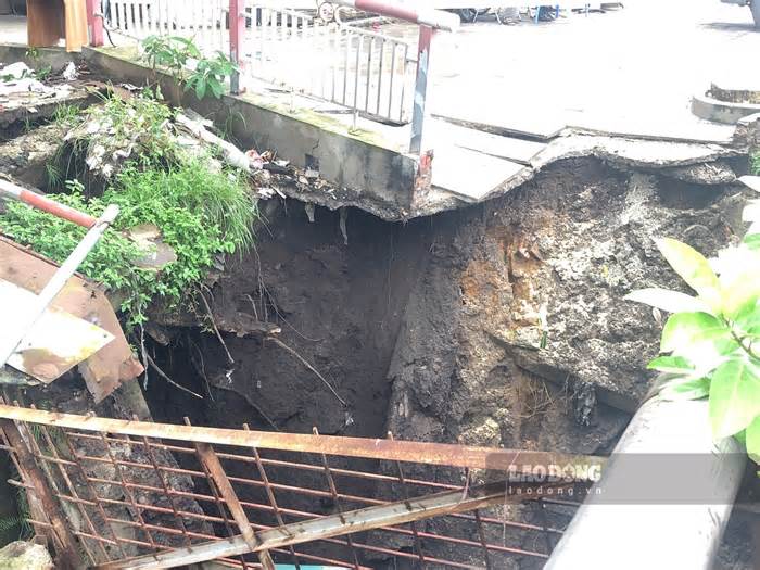 Thái Nguyên: Mưa lớn kéo dài gây sạt lở cầu Mỏ Bạch