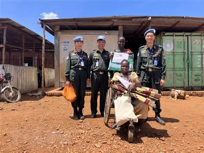 UNMISS trao Huy chương Gìn giữ Hòa bình cho 3 sỹ quan Công an Việt Nam