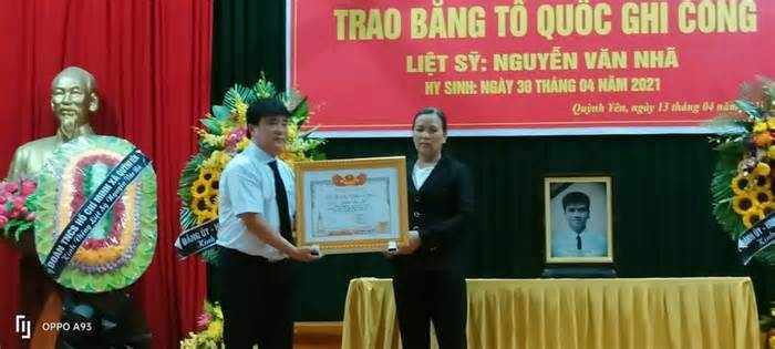 Trao bằng Tổ quốc ghi công cho gia đình liệt sĩ Nguyễn Văn Nhã