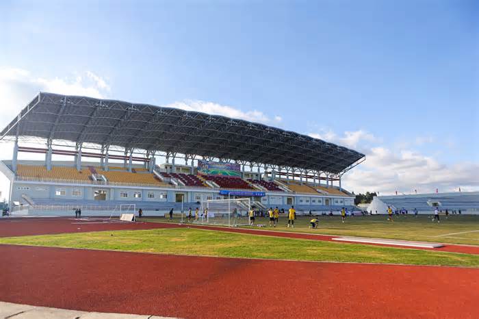 Khẩn trương hoàn thiện sân vận động Đà Lạt