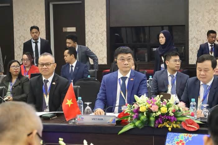 Phó Chủ tịch Quốc hội Vũ Hồng Thanh dự Phiên họp trù bị cho cuộc gặp các nhà lãnh đạo ASEAN-AIPA