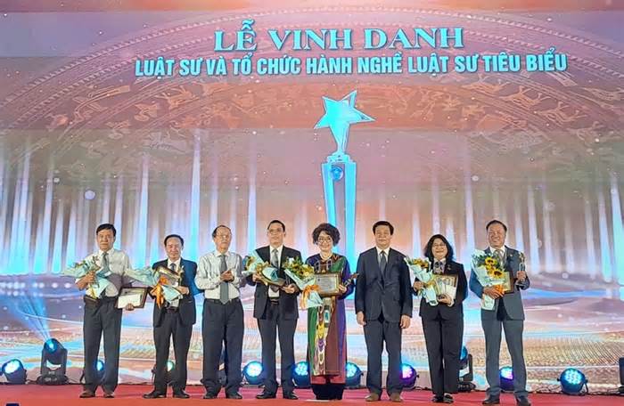 Lần đầu tiên vinh danh luật sư tiêu biểu