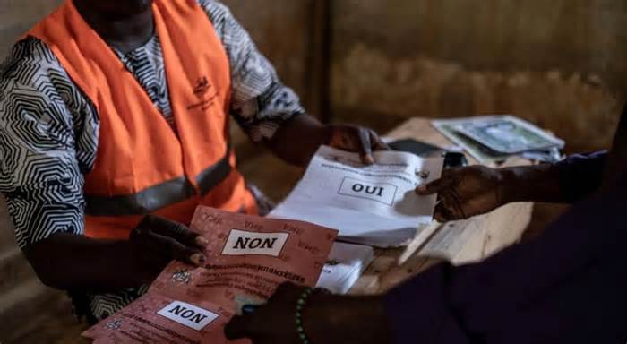Cử tri Trung Phi bỏ phiếu trưng cầu dân ý về sửa đổi hiến pháp