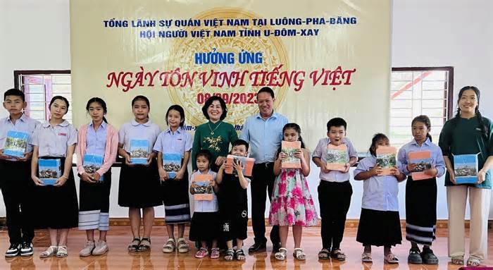 Cộng đồng người Việt ở Bắc Lào hưởng ứng Ngày Tôn vinh Tiếng Việt