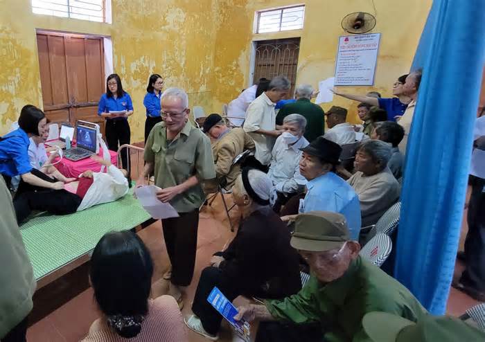 Khám bệnh, phát thuốc miễn phí cho 200 người hoàn cảnh khó khăn ở Thái Bình