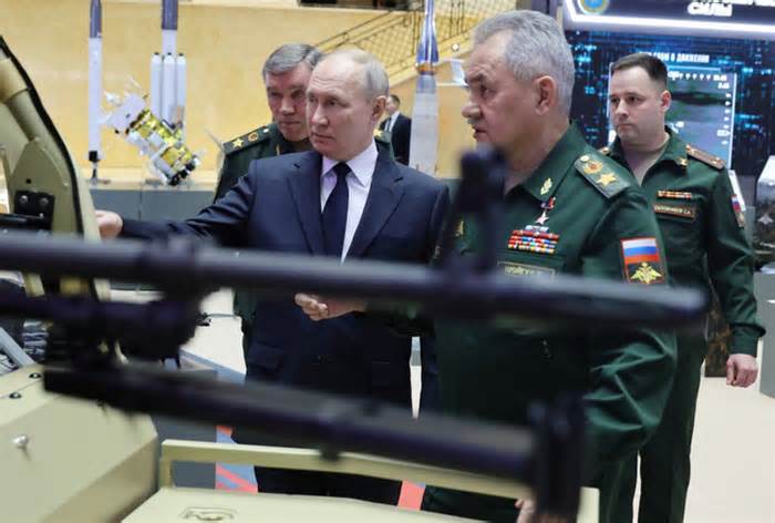 Nga khẳng định có quân đội chiến đấu mạnh nhất, vũ khí vượt trội phương Tây