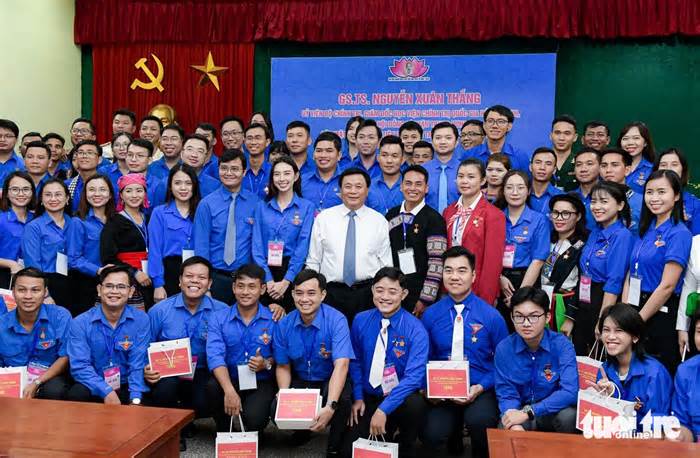 Gặp mặt thanh niên tiên tiến làm theo lời Bác tại Khu di tích Chủ tịch Hồ Chí Minh