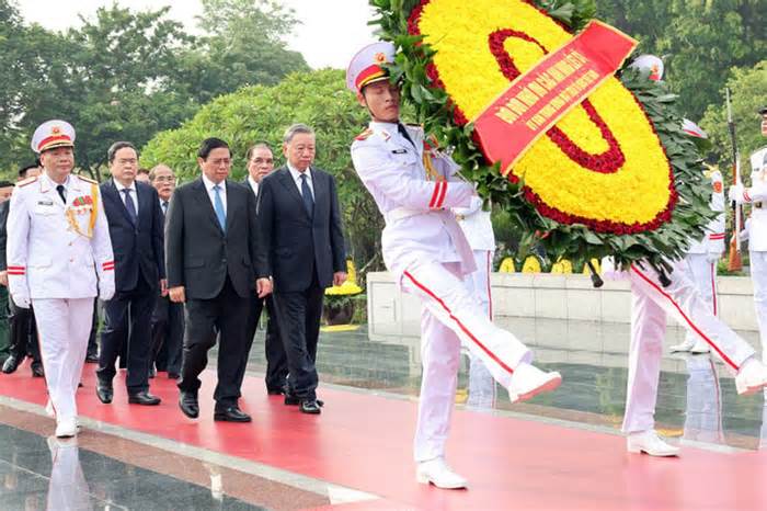 Lãnh đạo Đảng, Nhà nước tưởng niệm các Anh hùng liệt sĩ, vào Lăng viếng Bác