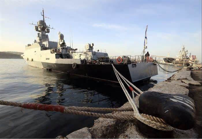 Hé lộ thủ phạm vụ đốt phá tàu chiến Nga ở Baltic