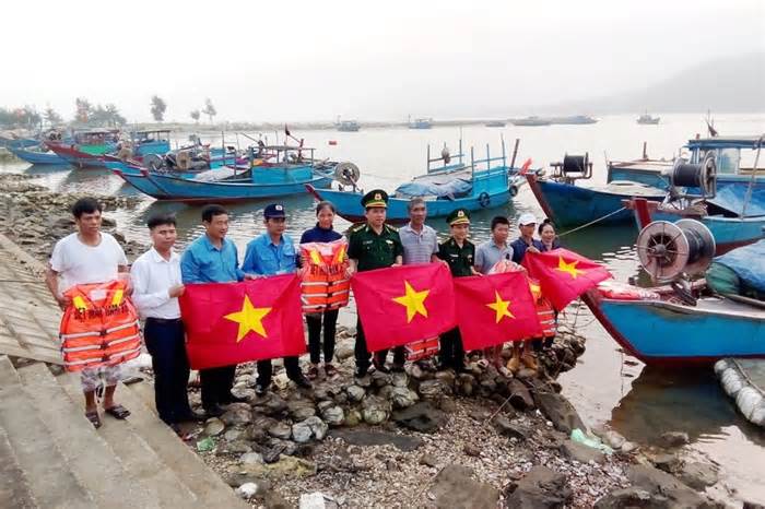 Hà Tĩnh tuyên truyền chống khai thác hải sản bất hợp pháp