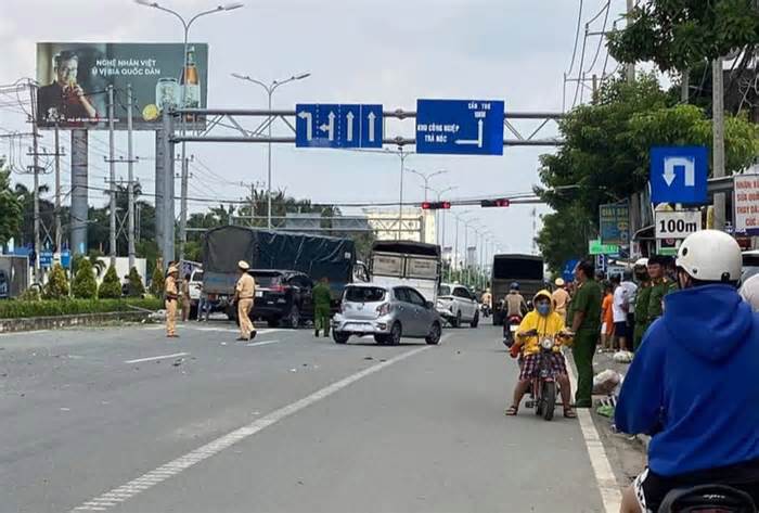 Tài xế nghi ngáo đá tông xe hàng loạt ở Cần Thơ, ít nhất 1 người chết