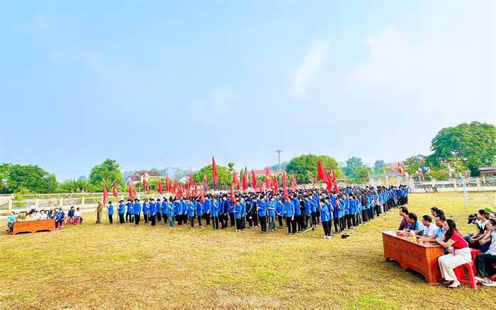 Hàng nghìn đoàn viên thanh niên nạo vét kênh mương, hưởng ứng ngày toàn dân làm thủy lợi