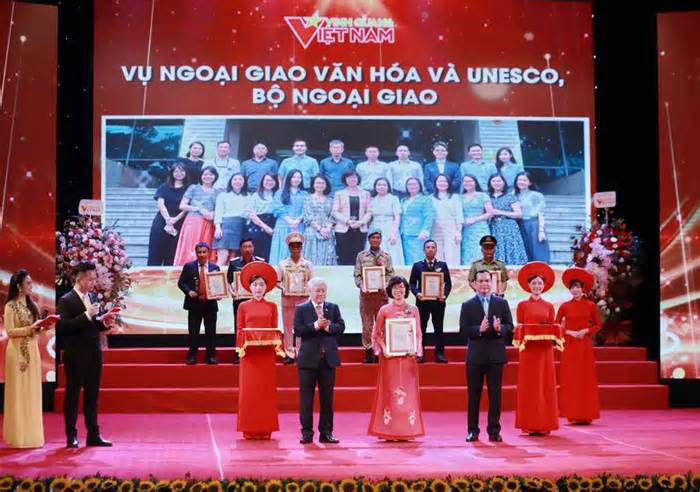 Tôn vinh 20 tập thể, cá nhân trong chương trình 'Vinh quang Việt Nam' 2024