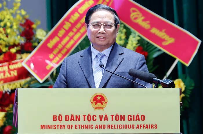 'Xây dựng trường nội trú để học sinh không phải đi bộ hàng chục km'