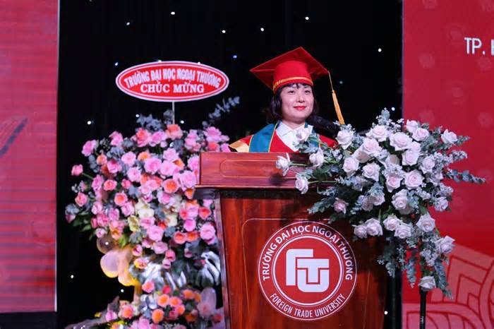 Cơ sở II Trường Đại học Ngoại thương tại TPHCM tổ chức lễ trao bằng tốt nghiệp tháng 5/2024