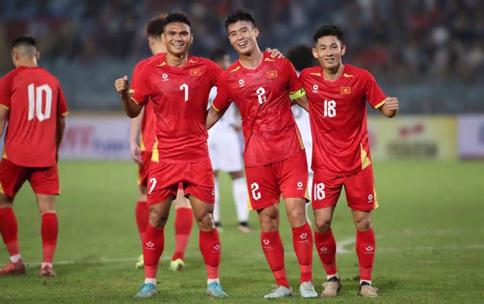 Việt Nam đại chiến Malaysia: 'Song sát' Son - Hên liệu có đá chính?