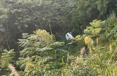 Xe ôtô con mất lái, lao xuống vực sâu ở Sơn La, 2 người bị thương nặng