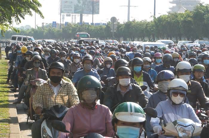 Ngao ngán kẹt xe trên hai tuyến huyết mạch từ khu Đông và trung tâm TPHCM