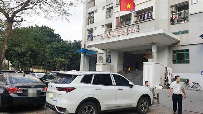 Tranh cãi vụ mất xe ôtô tại sân chung cư ở Hà Nội
