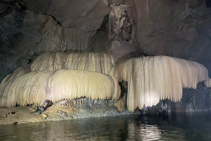 Phát hiện hang động mới dài 2km, có thạch nhũ và hệ thống sông ngầm
