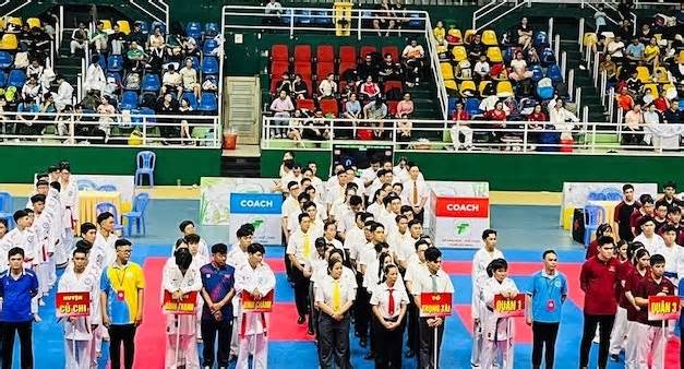 Cục TDTT yêu cầu báo cáo sự việc nhường huy chương tại giải karate TPHCM