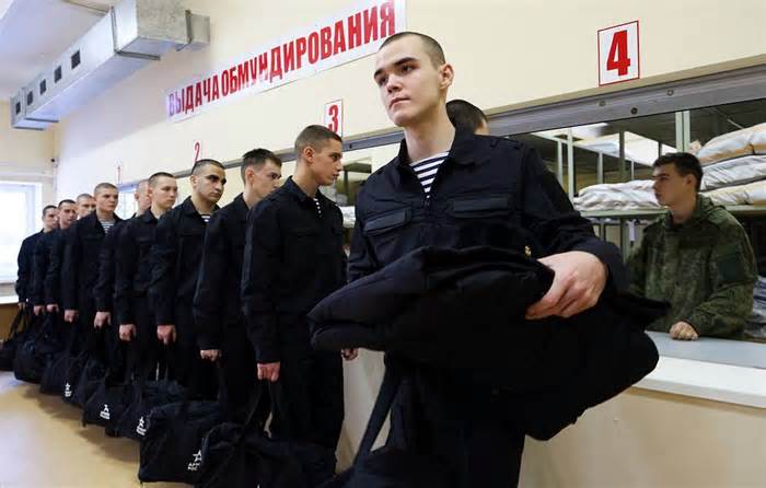 Duma Quốc gia Nga thông qua dự luật nâng trần tuổi nhập ngũ