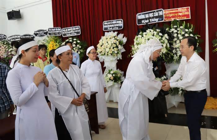 Lãnh đạo Cần Thơ, An Giang, Trường đại học Cần Thơ viếng giáo sư Võ Tòng Xuân