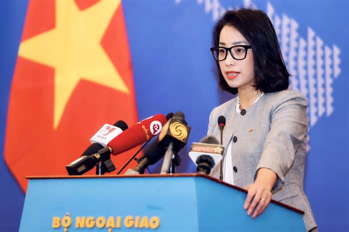 Việt Nam phản đối vụ Trung Quốc nói tàu Hướng Dương Hồng 10 'không đi vào EEZ nước khác'