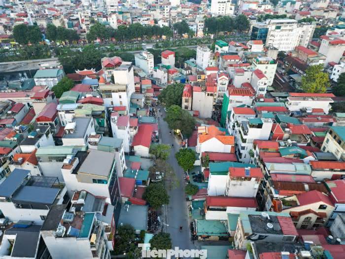 Tuyến đường vướng mộ tổ gây ùn tắc kéo dài tại Hà Nội