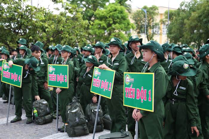 Chiến sĩ 'nhí' Đà Nẵng hào hứng 'nhập ngũ' Học kỳ trong quân đội