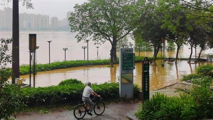 Cảnh báo mưa lũ, mưa lớn kéo dài ngày ở miền Nam Trung Quốc