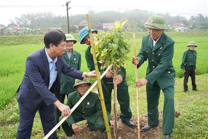 Chung tay xây dựng phong trào “Đường tàu - Đường hoa”