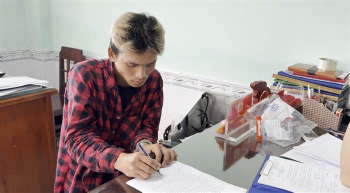 Công an thu giữ 4 bịch ma túy khi khám xét ngôi nhà không số