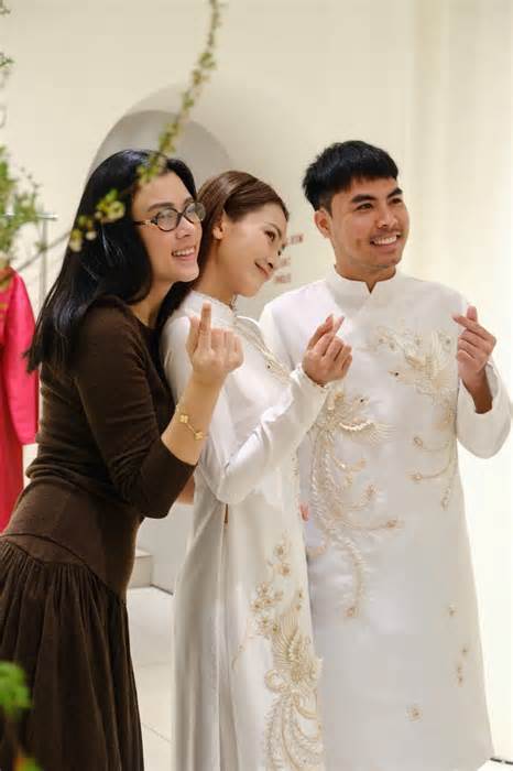 Lễ ăn hỏi MC Huyền Trang và cầu thủ Đức Huy