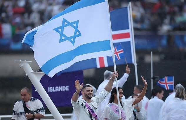 Olympic Paris 2024: Các VĐV Israel bị dọa giết, biểu ngữ chống Israel xuất hiện trên khán đài